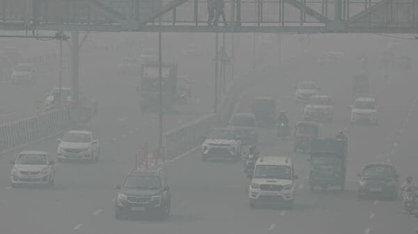 Commuters make their way along a road amid heavy smoggy conditions in New Delhi on November 5. The Centre has implemented GRAP 4 in the national capital region.
