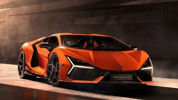 The Revuelto looks like a proper Lamborghini with its sharp and aggressive styling.
