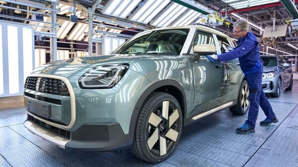 The third-generation Mini Countryman SUV comes carrying several design elements borrowed from the new Mini Cooper.