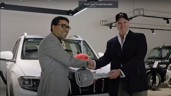 Mathew Hayden taking delivery of Mahindra Scorpio N in Everest White colour. 
