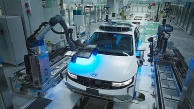 Hyundai Motor is using Boston Dynamics robots to manufacture Ioniq 5 electric SUV at its Singapore facility. The robots, using AI technology, is contributing half of the work to manufacture the EV.