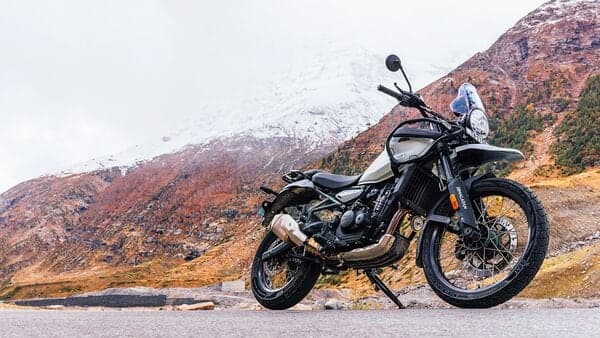 The new Royal Enfield Himalayan 450 gets a liquid-cooled motor with 39.4 bhp and 40 Nm, paired with a 6-speed gearbox