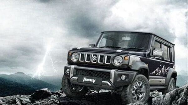 Jimny Thunder Edition comes with bunch of accessories from the factory.