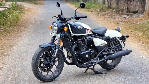 Royal Enfield Shotgun 650 might share its underpinnings with the Super Meteor 650 but it is quite different.