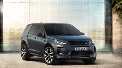 The 2024 Land Rover Discovery Sport gets new alloys, while the grille, bumper and lower sills are now finished in gloss black