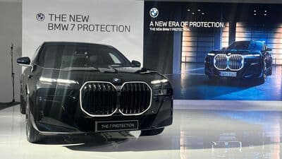 The BMW 7 Series Protection largely looks similar to the BMW 7 Series. And this is intentional to ensure that this special version of the model does not stand out in public areas.