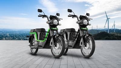 Kinetic Green E-Luna revives the iconic name in a brand-new electric avatar and will be offered in multiple variants with a 1.7 kWh, 2 kWh and 3 kWh battery packs and a range of up to 150 km on a single charge.