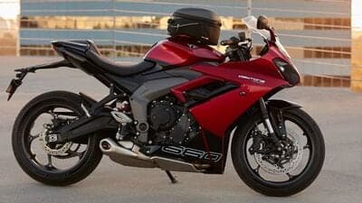 Triumph Daytona 660 uses the same engine as the Trident 660 but it is more powerful. 