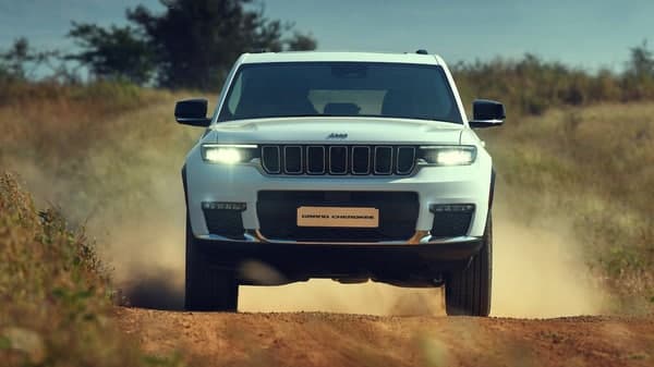 Some of Jeep Grand Cherokee units  could have bolts in the front suspension that were damaged during assembly. In vehicles that have the problem, drivers may notice unusual noises going over bumps.