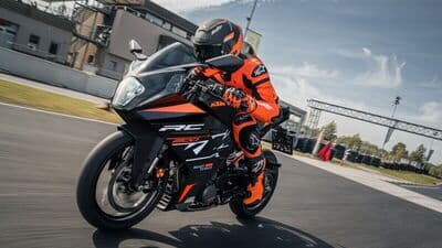 The 2024 KTM RC 200 arrives in a new black shade, with the option of a blue as well