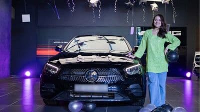 Kusha Kapila taking delivery of her new Mercedes-Benz E Class. (Photo courtesy: Facebook/ Auto Hangar)