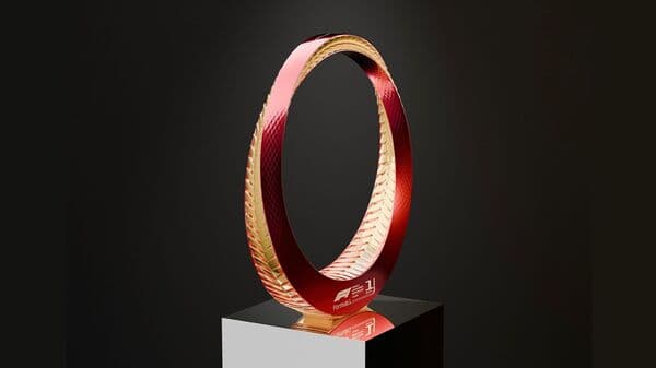 The wearable trophy takes inspiration from the laurel wreath used in F1 back in the 1980s and before. It also gets dragon elements to symbolise the 'Year of the Dragon' in China