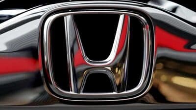 Canada is nearing an agreement with Honda Motor Co. that would see the Japanese automaker build electric vehicles and their components.