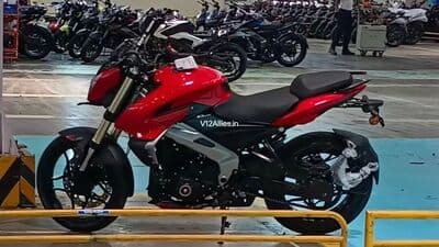 In pursuit of speed and acceleration, the Bajaj Pulsar 400 is expected to feature a wider rear tire and 17-inch wheels on both ends, complemented by standard dual-channel ABS and a monoshock suspension system.