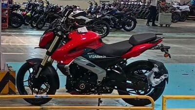 The Bajaj Pulsar 400 is expected to feature a wider rear tyre and 17-inch wheels on both ends, complemented by standard dual-channel ABS and a monoshock suspension system.