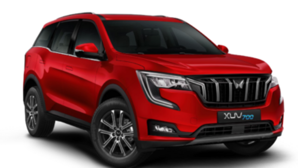 The Mahindra XUV700 MX 7-seater mirrors its 5-seater counterpart, powered by a lower-powered 156hp, 2.2-litre diesel engine paired with a 6-speed manual gearbox. 