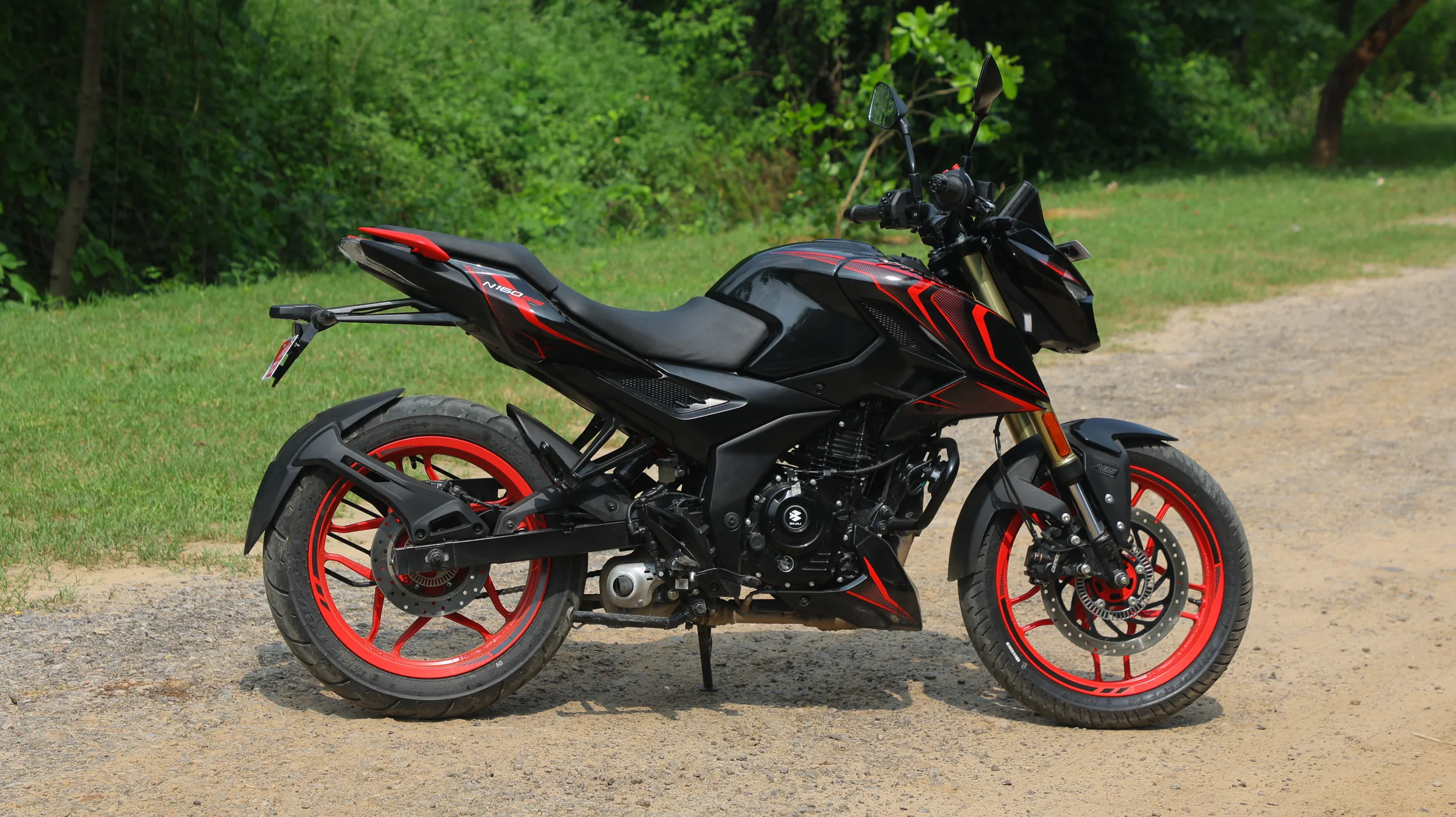 Bajaj Pulsar N160 Right View