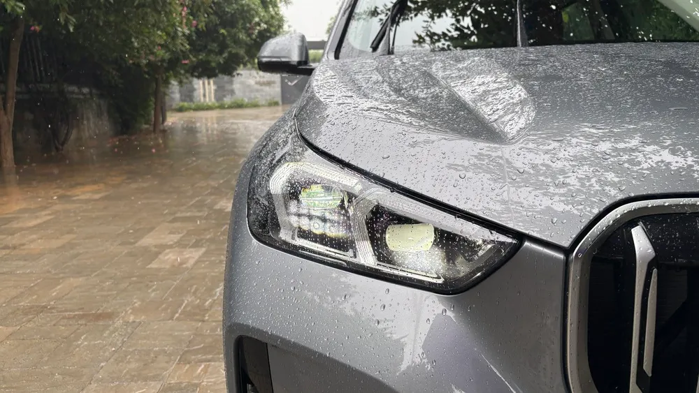 BMW X1 LWB Headlight View