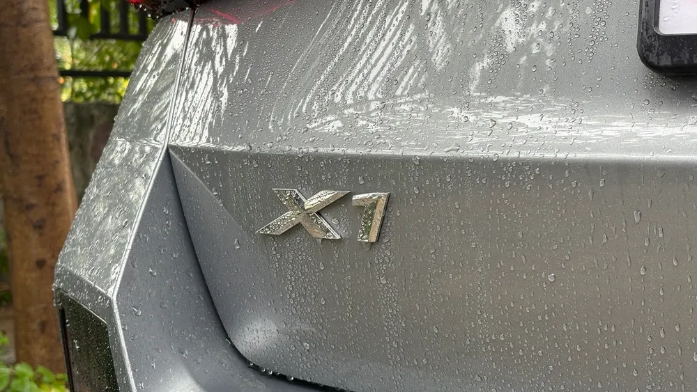 BMW X1 LWB Model Name View