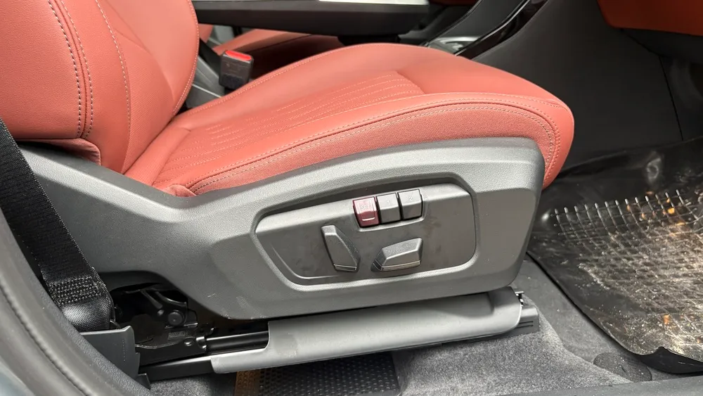 BMW X1 LWB Seat Adjuster View