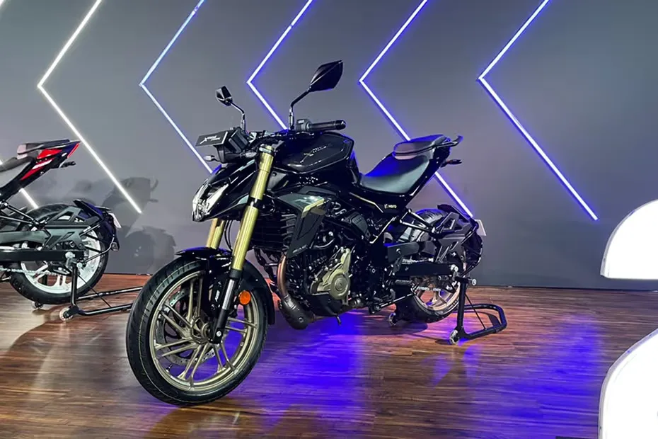 Hero Xtreme 250R Front Left View