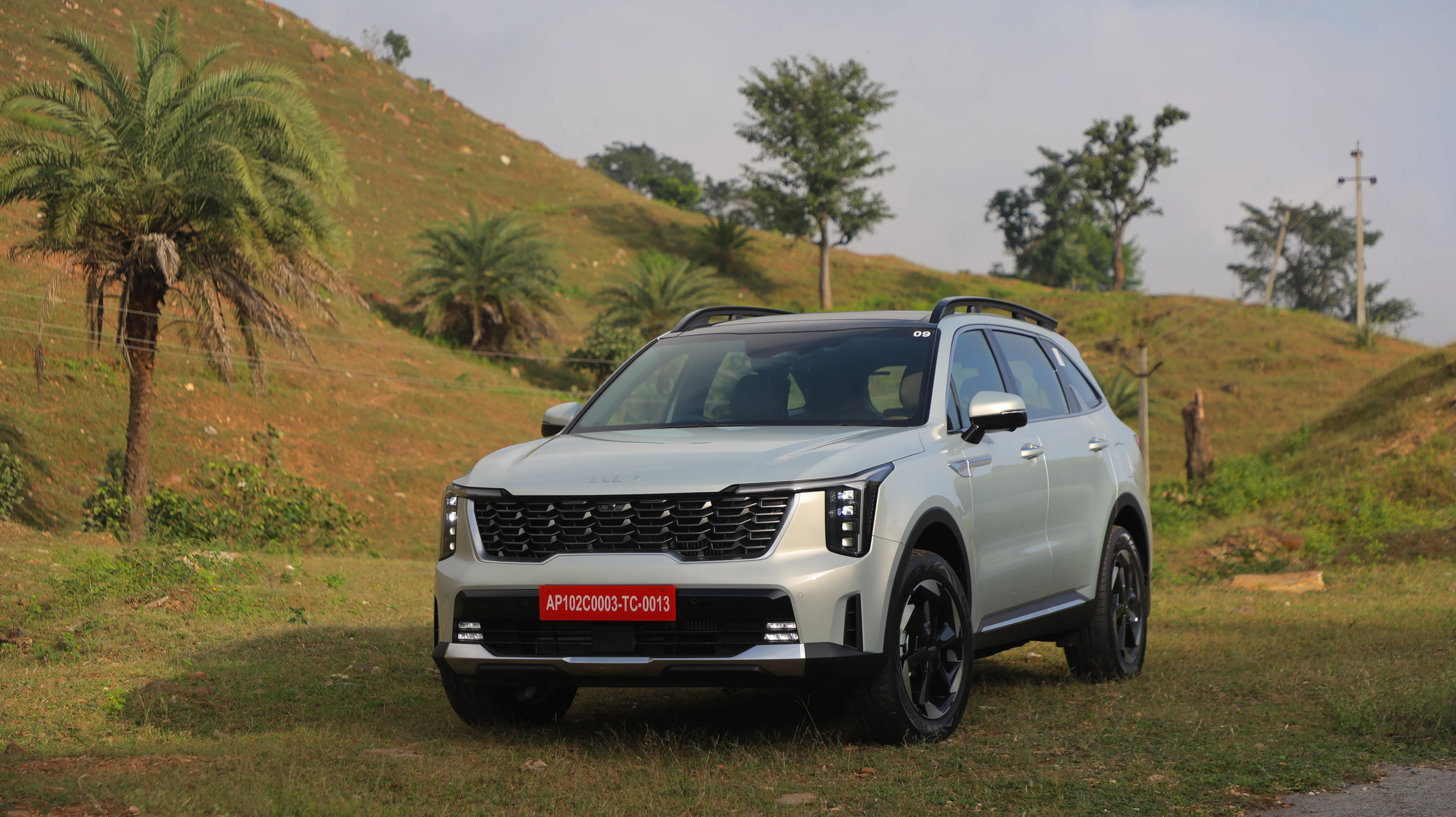 Kia Sorento Front Left View