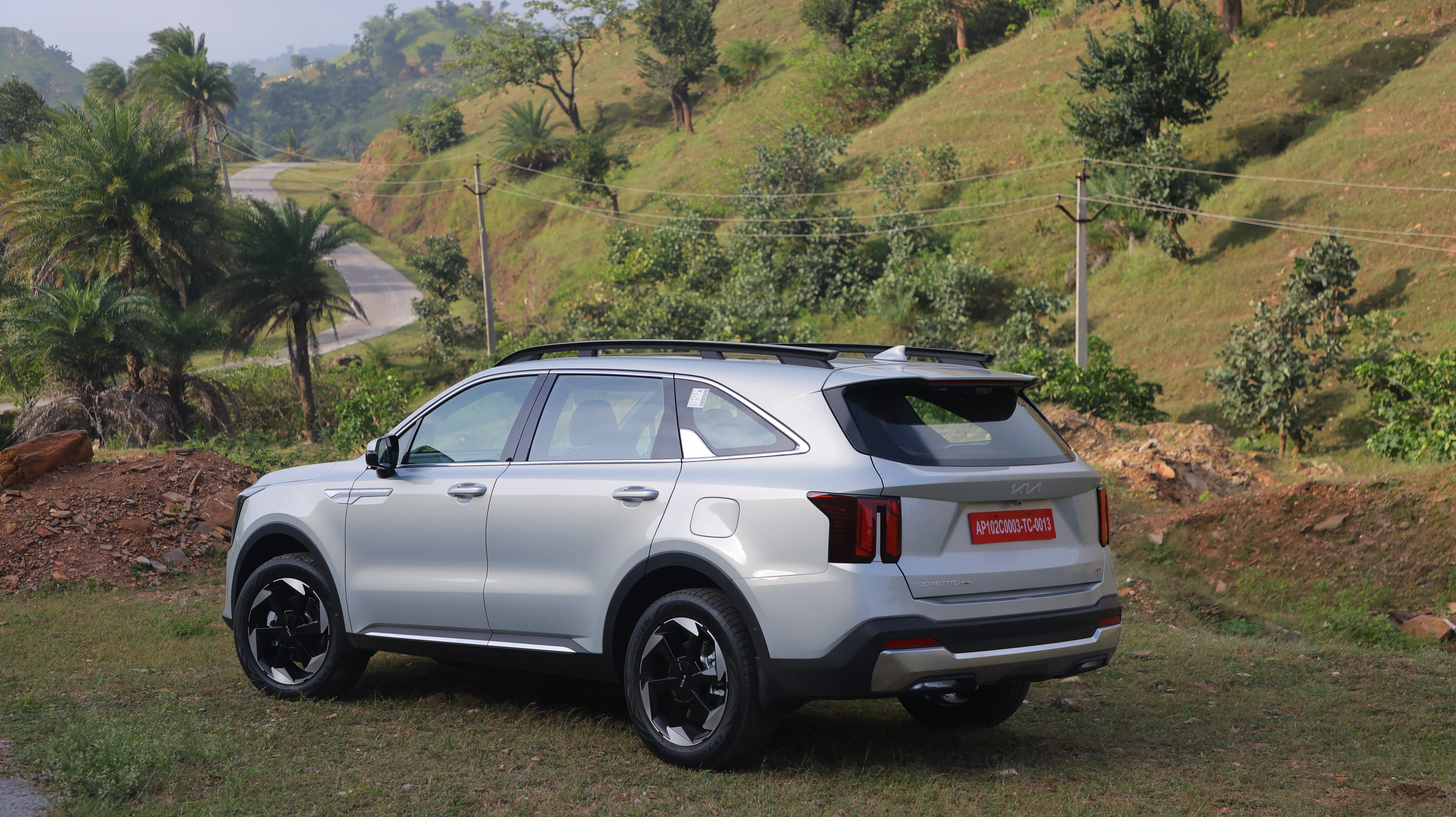 Kia Sorento Rear Left View