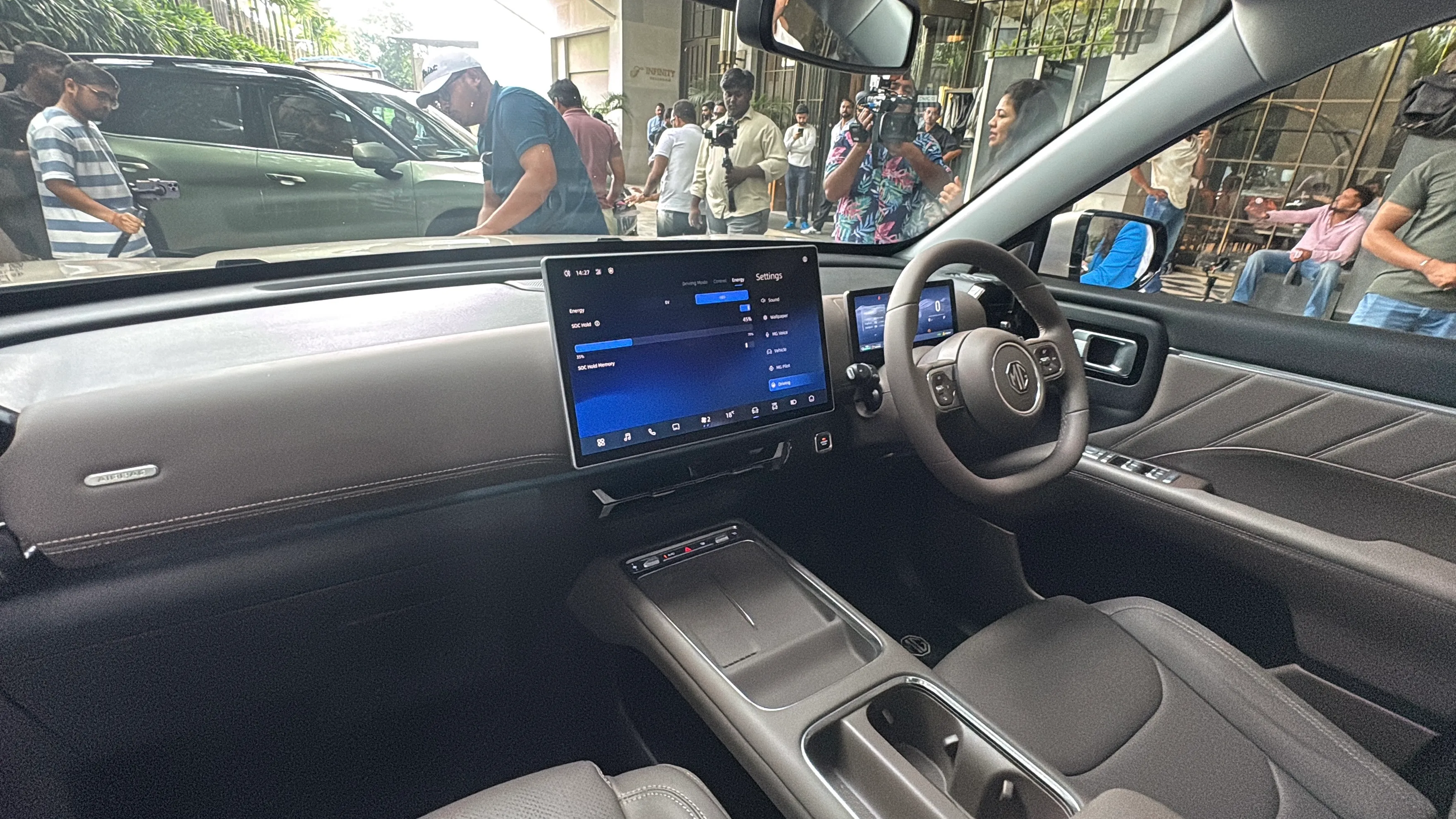 MG Hector Tomahawk PHEV Steering And Infortainment System View