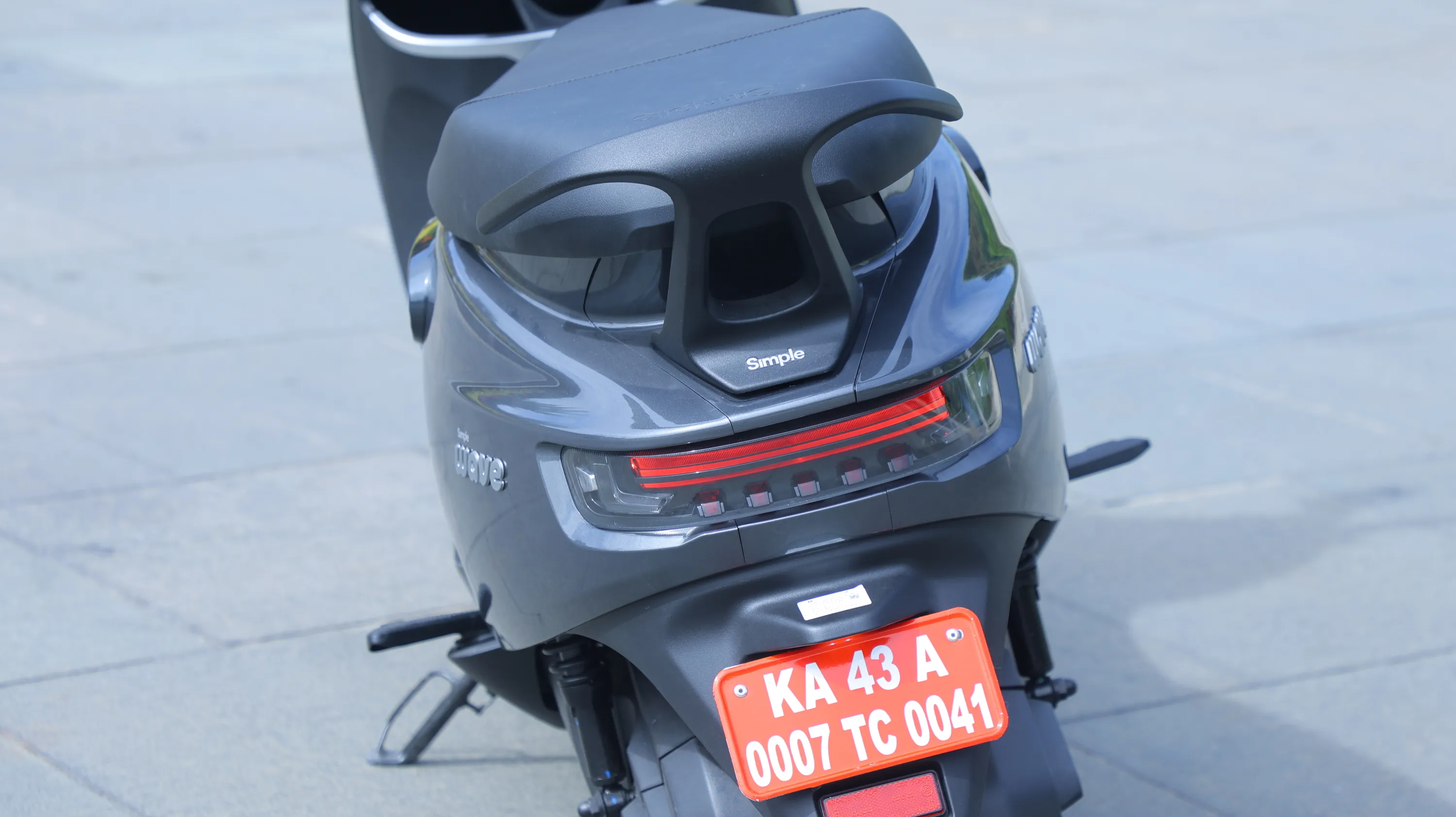 Simple Energy Wave Taillight View