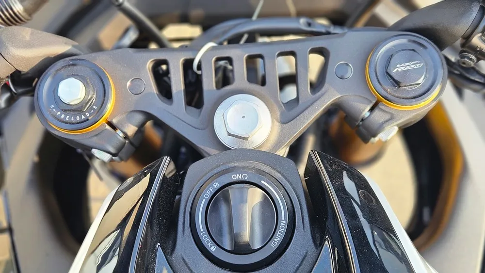 Yamaha YZF-R2 Fuel Tank View