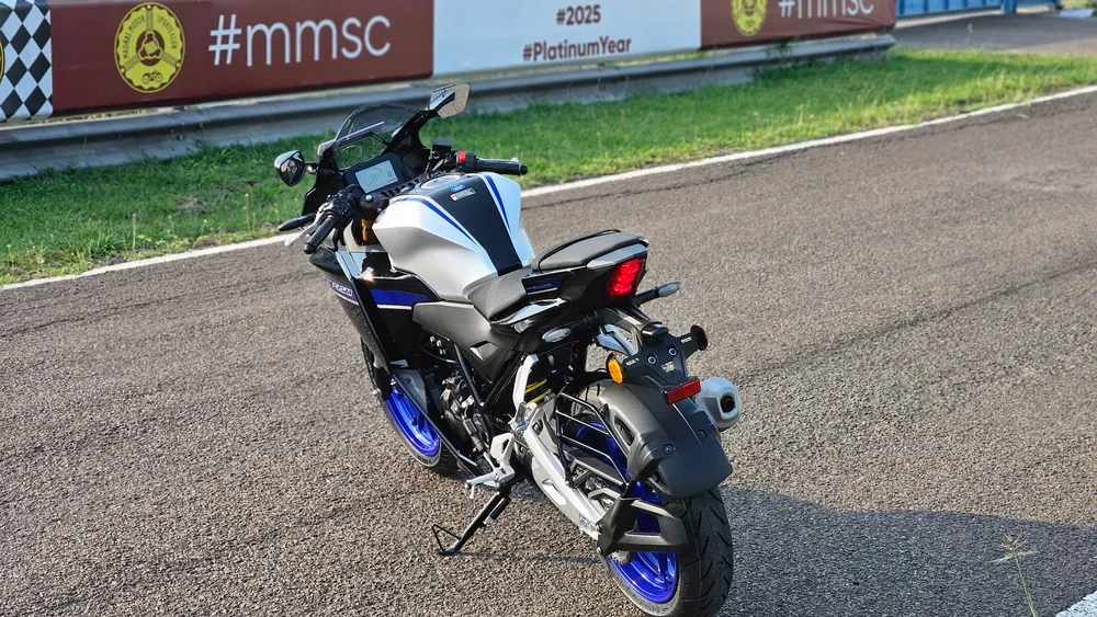 Yamaha YZF-R2 Rear Left View