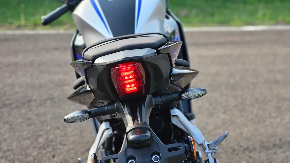 Yamaha YZF-R2 Taillight View