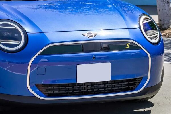 MINI Cooper SE Grille