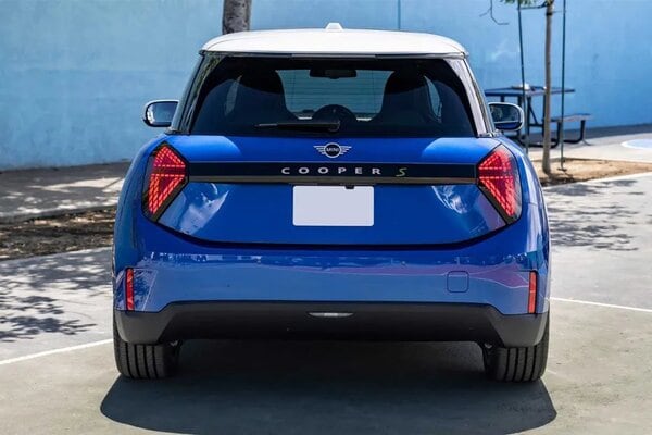MINI Cooper SE Rear View