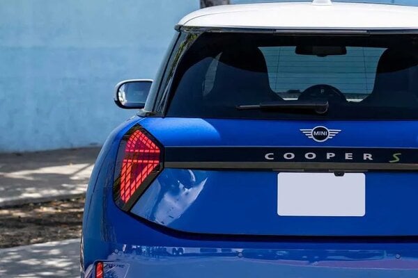 MINI Cooper SE Taillight